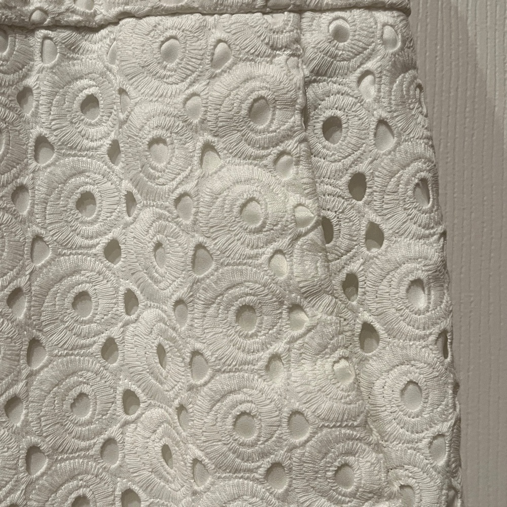 Banana Republic White Eyelet Women Shorts - Picture 2 of 4